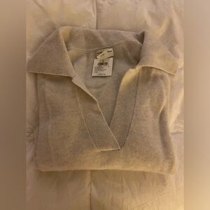 NWT 100% Cashmere Club Monaco Cream V-Neck Sweater